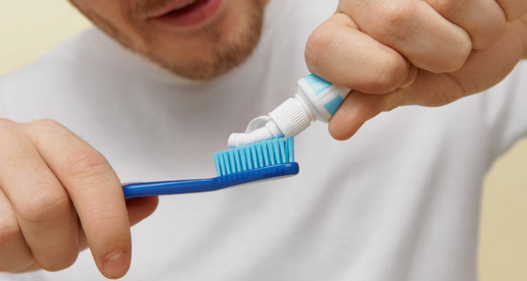 qué pasa si no me lavo los dientes una noche