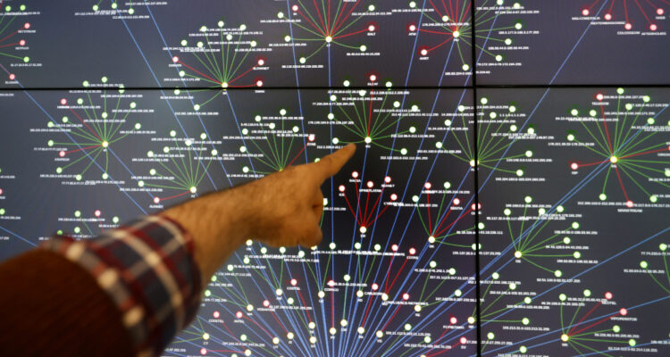 FBI y otras agencias de ciberseguridad alertan presencia de hackers chinos en redes norteamericanas