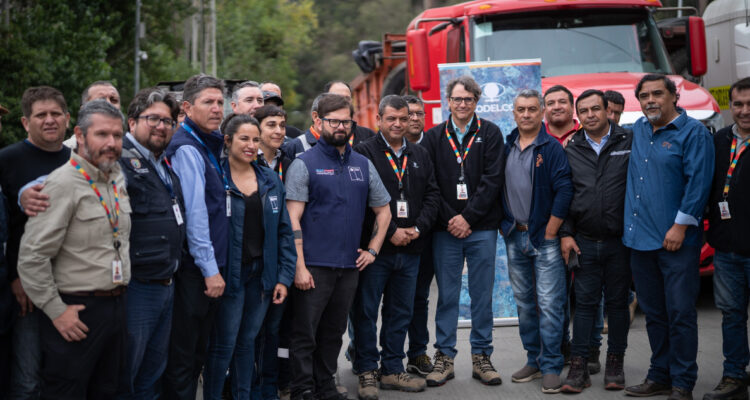 Boric destaca que Codelco dispuso su maquinaria para retirar escombros de incendios en Valparaíso