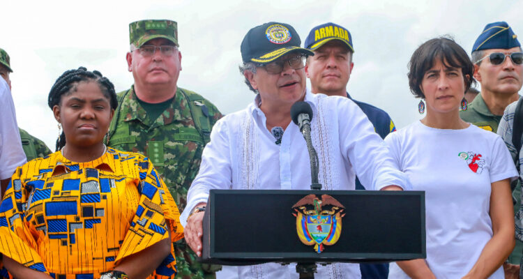 Gobierno de Colombia desmiente que Petro haya pedido la renuncia de todos sus ministros