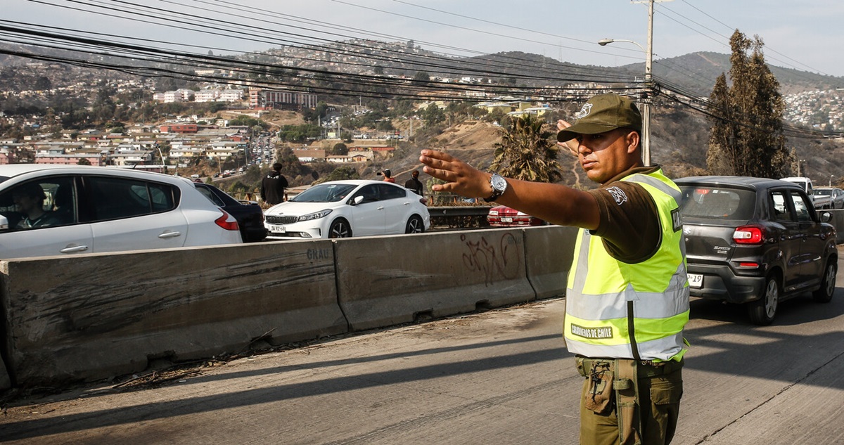 Comisaría Virtual de Carabineros reportó intermitencias en su sistema por la alta demanda de solicitudes de salvoconductos por Toque de Queda.