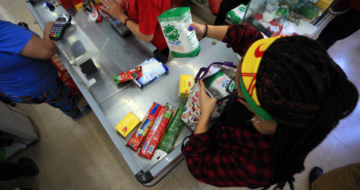 Actividad económica en Chile no pudo eludir baja y cayó 1,0% en diciembre, arrastrada por dos factores