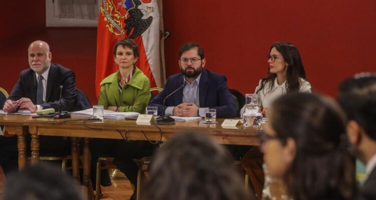 “Pensando en marzo”: Presidente Boric convoca Consejo de Gabinete para este viernes en La Moneda