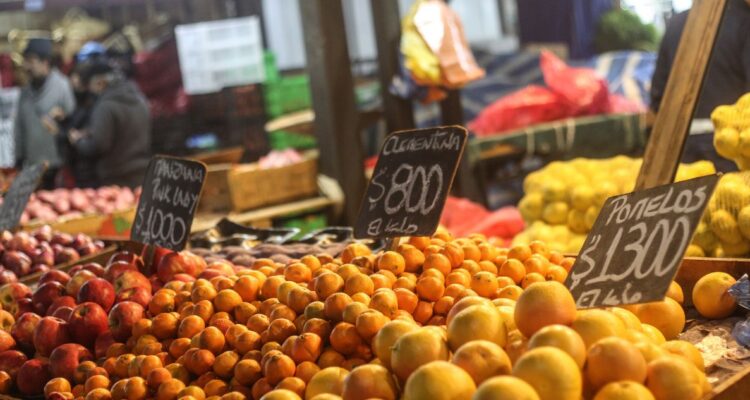 Sernac descarta alzas “relevantes” en precio de productos tras catástrofe por incendios en Valparaíso