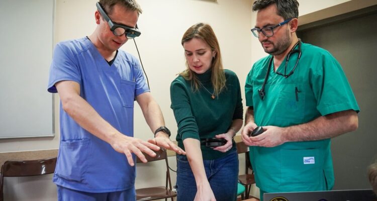 ¿Tocarías un corazón humano? Una compañía creó uno de realidad virtual para ser tocado y manipulado por médicos, académicos y pacientes.