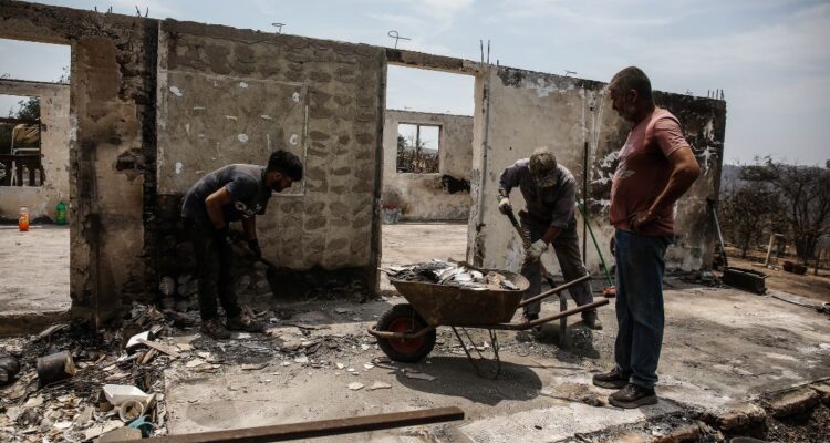 Valparaíso: notarios se despliegan para brindar atención gratuita a damnificados por incendios