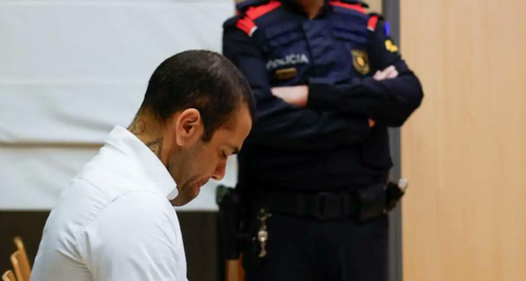 El estado de Dani Alves activa el protocolo antisuicidio.