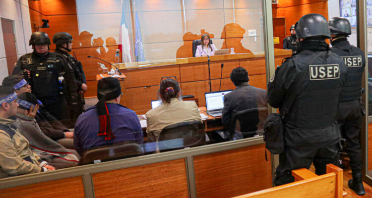 Defensa de comuneros pide cambiar fecha de segundo juicio por ataque incendiario en Los Ángeles