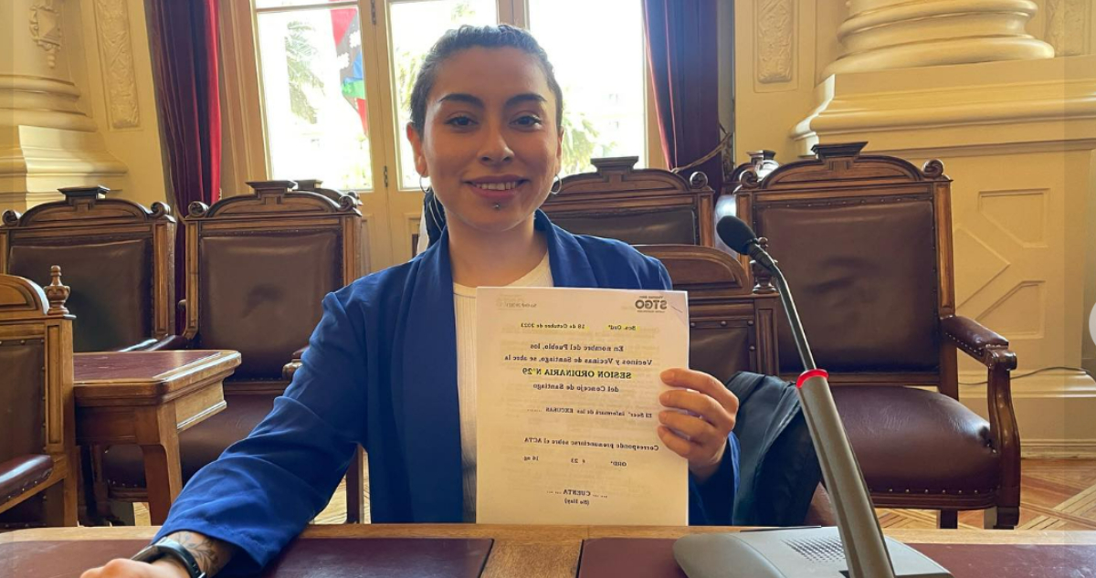 Denuncian que concejala de Santiago vende entradas de cortesía para Fantasilandia