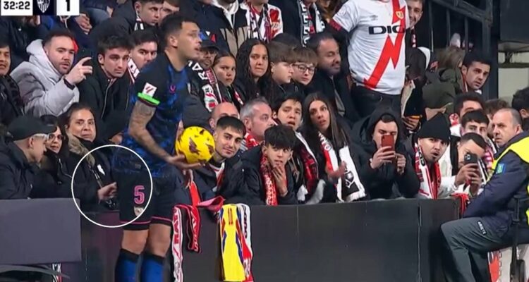 Lucas Ocampos fue toqueteado durante duelo de La Liga.