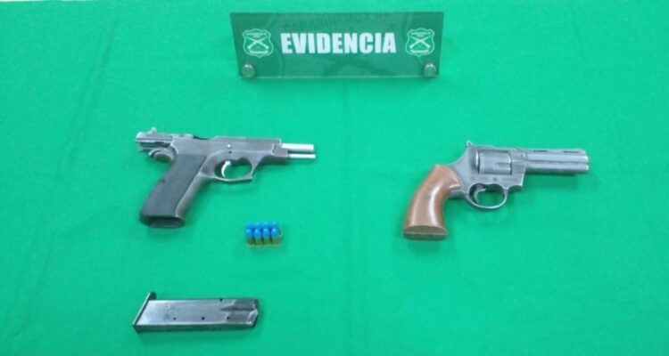 Cuatro detenidos y dos armas incautadas deja persecución que partió en San Ramón y llegó a Puente Alto