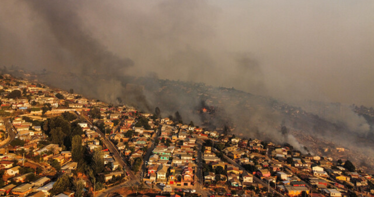 Toque de queda y vuelta a clases: este lunes se realizará comisión para evaluar medidas tras incendios