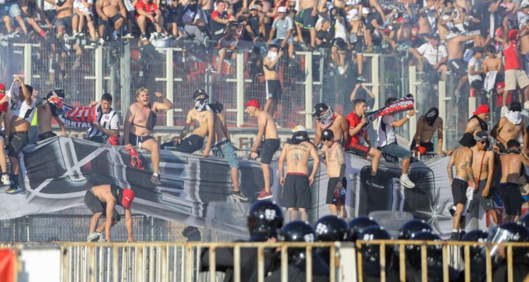 Los incidentes en el Estadio Nacional de los barristas de Colo Colo ante Huachipato
