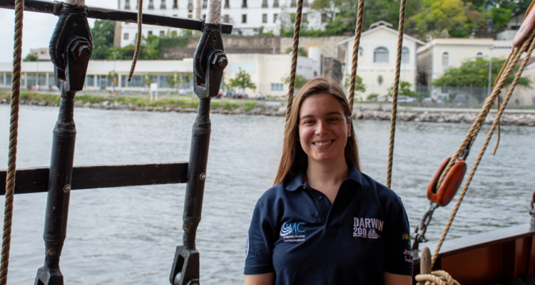 Científica chilena recibe importante premio internacional por su aporte a la conservación marina