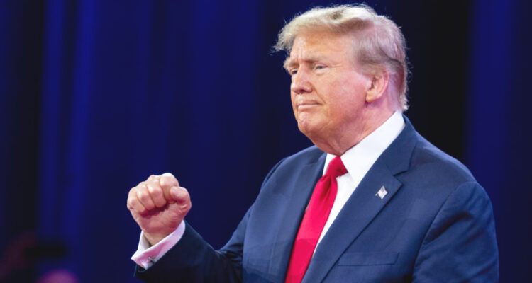 Donald Trump arrasa en primarias en Carolina del Sur y avanza a la nominación oficial