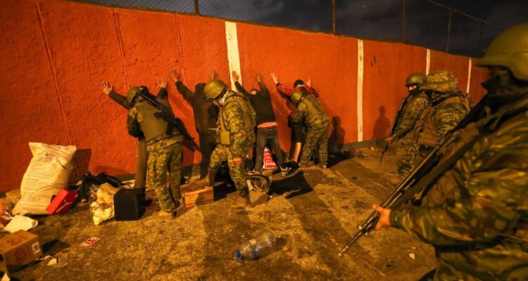 Más de 8.600 detenidos en 41 días durante el “conflicto armado” de Ecuador contra el crimen