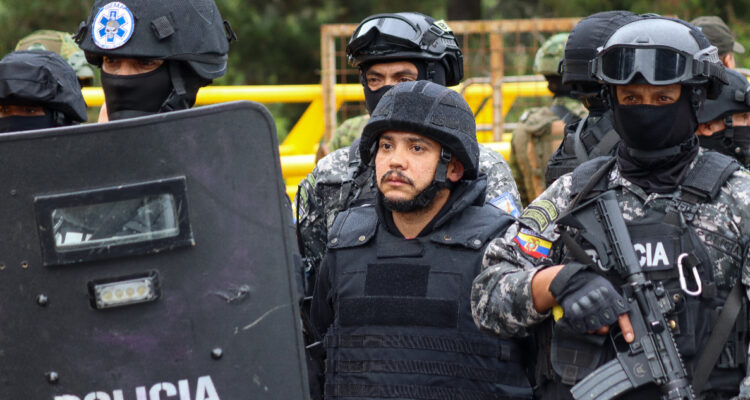 Otra vez Ecuador: Sicarios asesinan a tiros a concejala en medio del “conflicto armado interno”