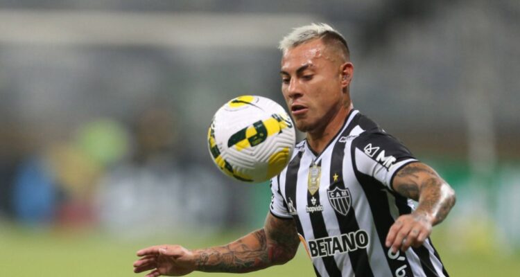 Eduardo Vargas sacó la voz ante la sorpresiva opción de jugar en Colo Colo
