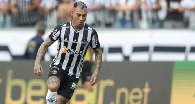 Eduardo Vargas está a una firma de llegar a Colo Colo.