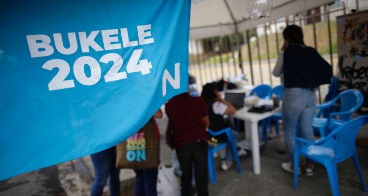 El Salvador celebra elecciones bajo suspensión de derechos y en polémica por reelección de Bukele