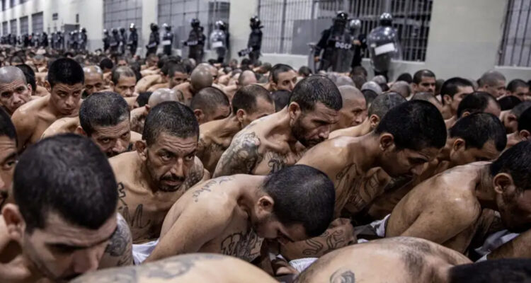 El Salvador inicia juicio masivo, a distancia y sin posibilidad de defensa: hay 492 acusados a la vez