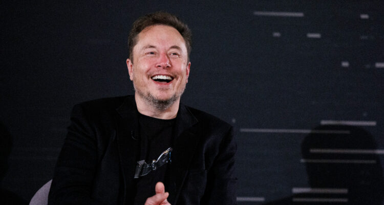 Elon Musk hace ajuste del registro de SpaceX tras discrepancias con una jueza