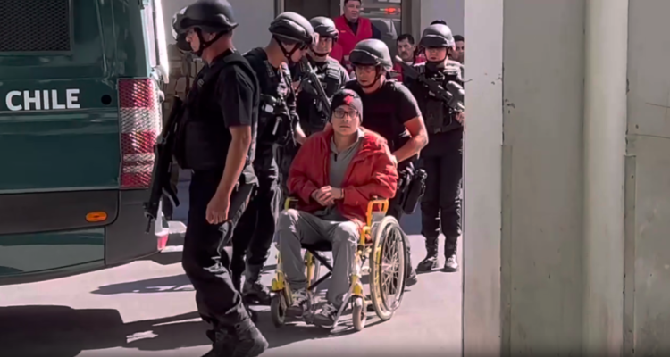 Llegada de Ernesto Llaitul a Hospital Regional de Concepción