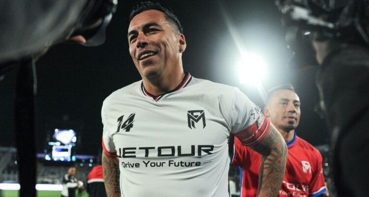 Esteban Paredes volverá al fútbol como gerente deportivo