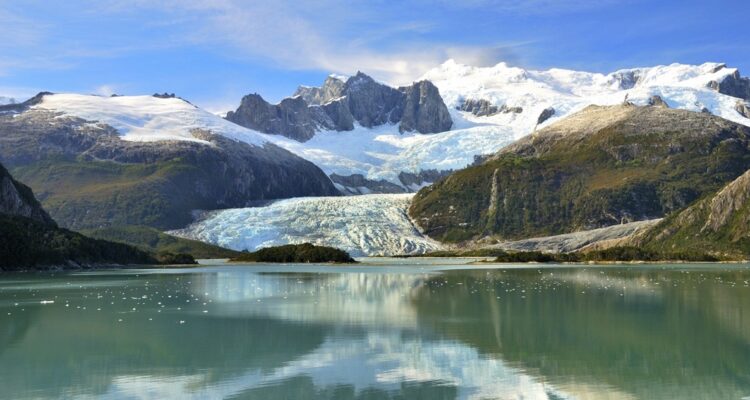 Una reciente investigación dio cuenta de una columna de filtración natural de petróleo crudo a lo largo del estrecho de Magallanes.