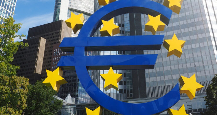 La economía de la eurozona se estancó en cuarto trimestre de 2023, pero creció el empleo