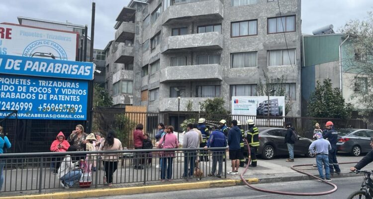 Evacuan vecinos por emanación de gas en condominio de concepción