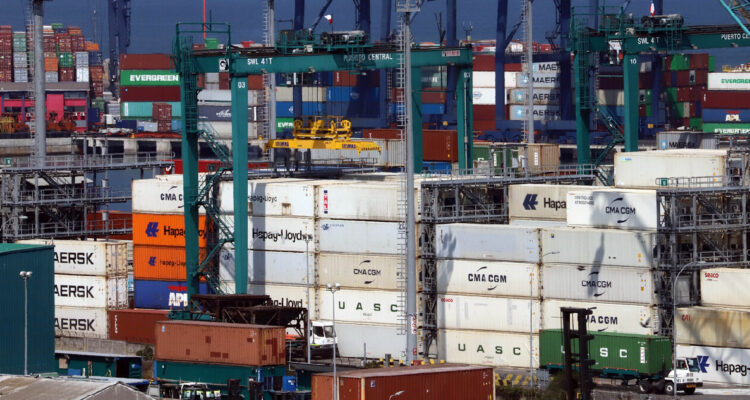 Containers en el puerto de san antonio
