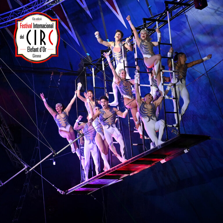 trapecistas en festival internacional de circo girona