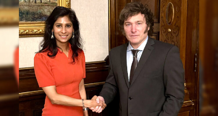 Fotografía de la reunión entre Gita Gopinath del FMI y Javier Milei