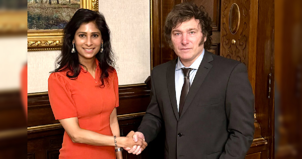 Fotografía de la reunión entre Gita Gopinath del FMI y Javier Milei