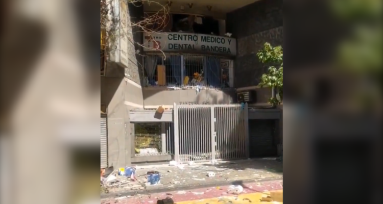 Fuerte explosión se registra en galería comercial en Paseo Bandera