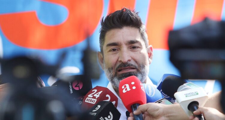 Gamadiel García reprochó duchos de Marcelo Díaz por paro del Sifup.