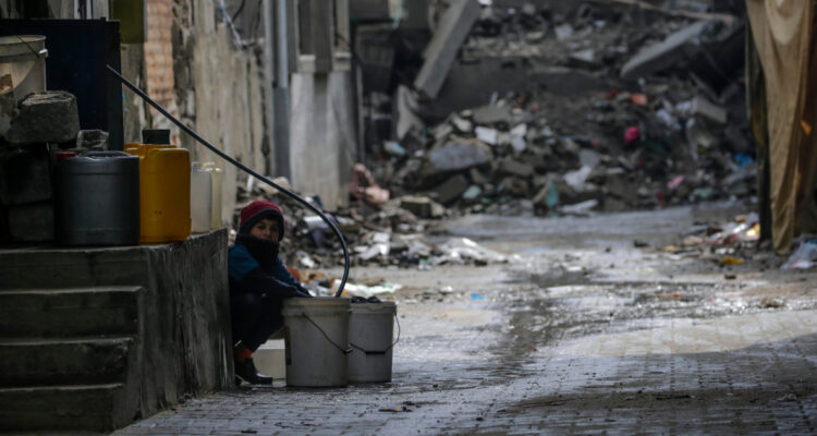 Hambre, la otra guerra en Gaza: al menos cuatro niños mueren diariamente por desnutrición