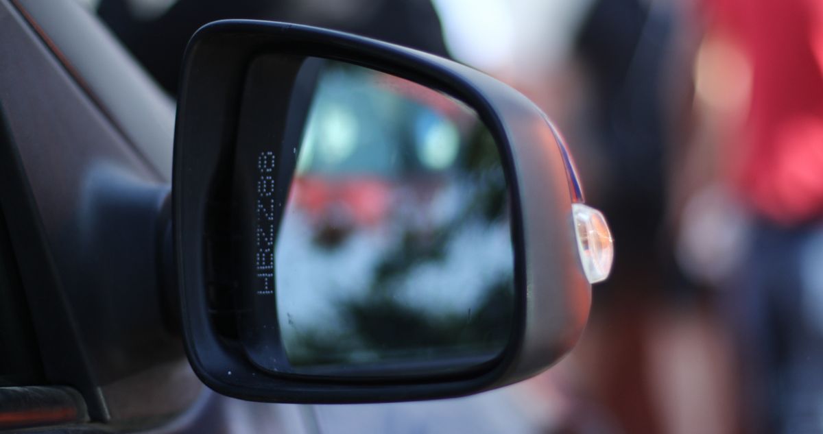 Cuál es el plazo del grabado de patentes en espejos y vidrios de vehículos y desde cuándo te pueden multar por no grabar la patente según la ley.
