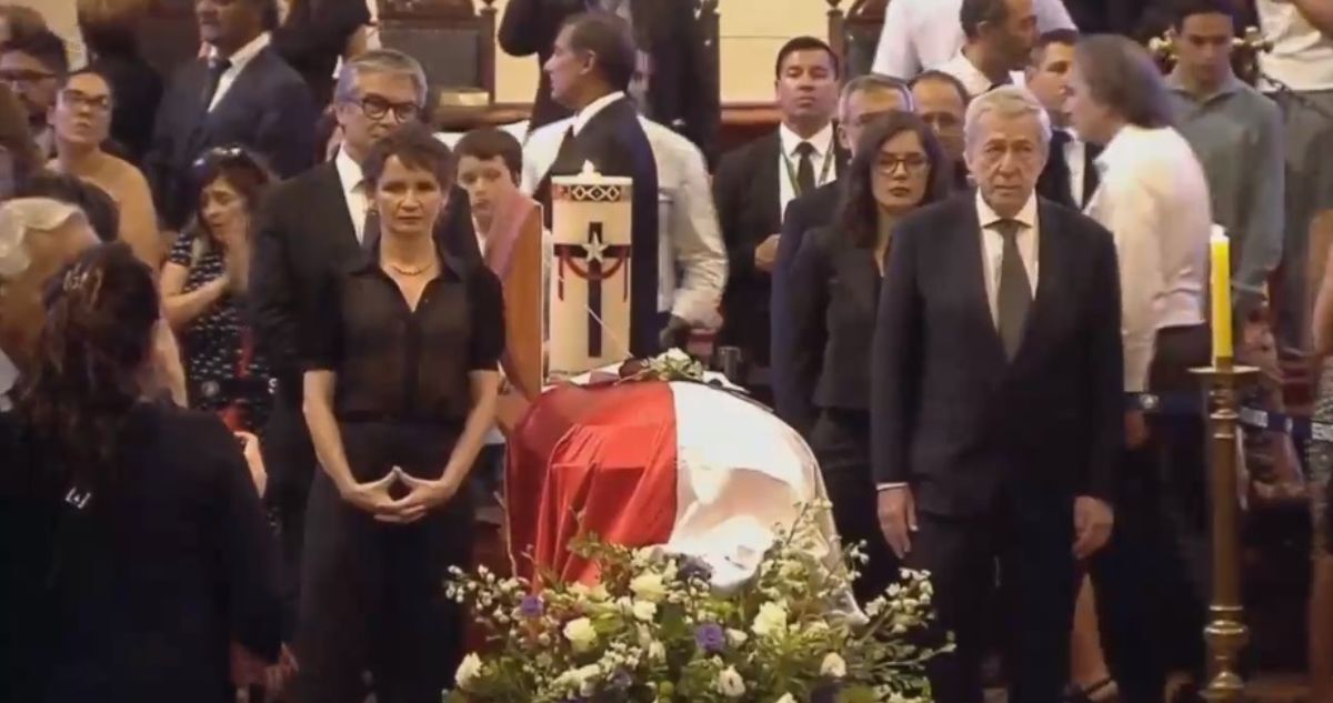 Vallejo, Tohá, Cordero y otros: ministros de Gabriel Boric rinden guardia de honor a féretro de Piñera