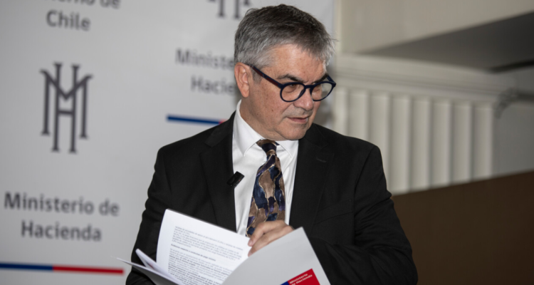 Hacienda retoma diálogo con partidos por nueva reforma tributaria