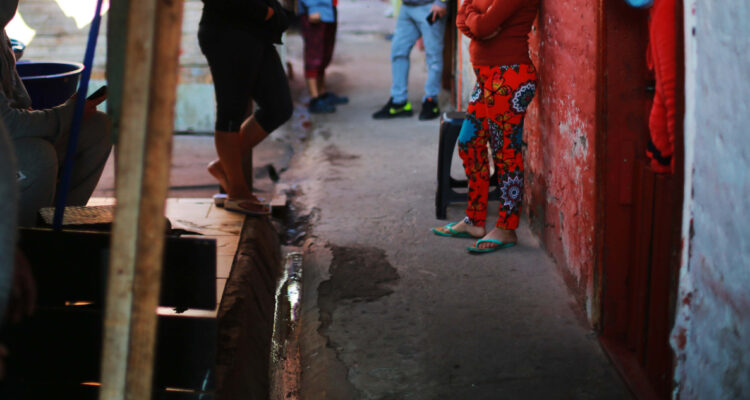 Hogares de extranjeros en Chile ya serían más numerosos en cuanto a integrantes que los de chilenos