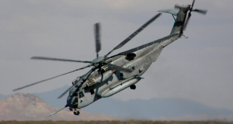 Helicóptero militar estadounidense desaparece rumbo a California con al menos 5 marines a bordo
