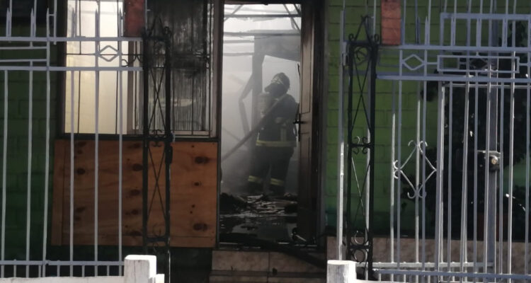 Condenan a sujetos que incendiaron dos casas en Cerro Navia: resultaron 3 víctimas fatales