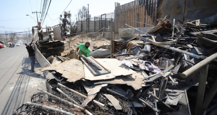 gobierno entrega información de bonos y albergues