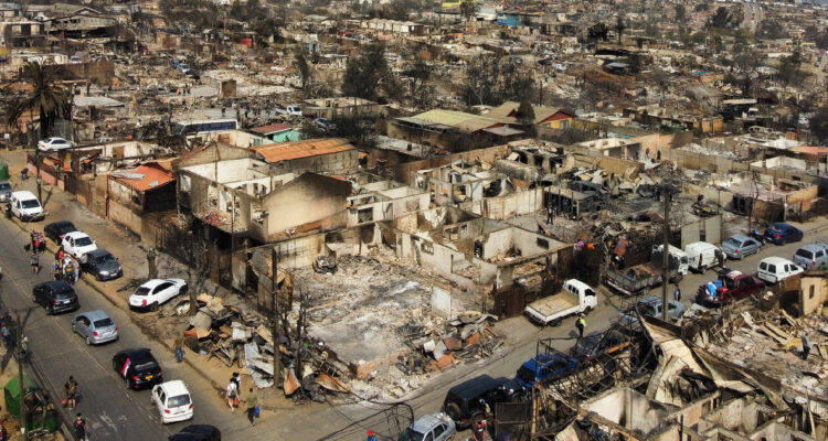 Vista de Drone de Villa Independencia afectada por los incendios forestales en la comuna de Viña del Mar