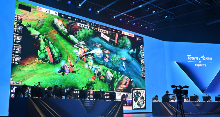 Tras el auge vivido durante la pandemia, la industria de losvideojuegos sufre una retracción que se traduce en despidos entre los gigantes.