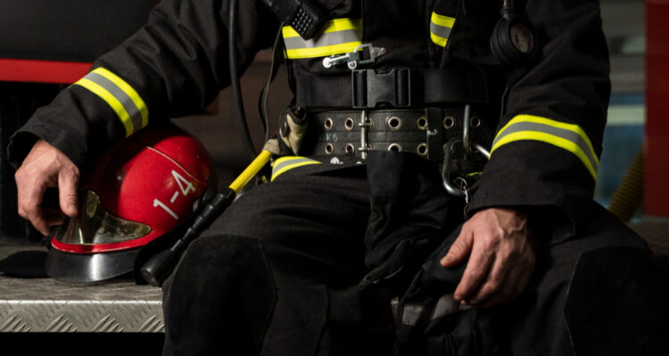 Para mejorar calidad del sueño: clínica ofrece servicios gratuitos a Bomberos tras incendios de Valparaíso