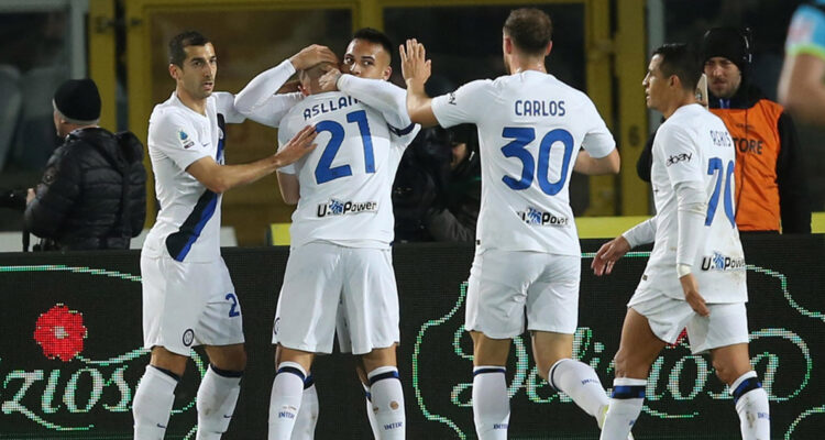 Inter goleó al Lecce por la Serie A de Italia.