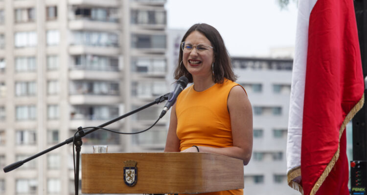 Hassler se defiende y asegura que “Santiago está mejor que hace dos años” en aniversario de la comuna